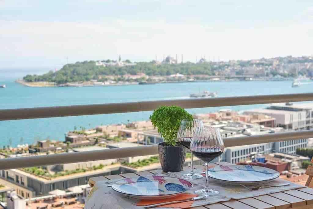 A Million Dollar View In The Heart Of The City Istanbul Exteriör bild
